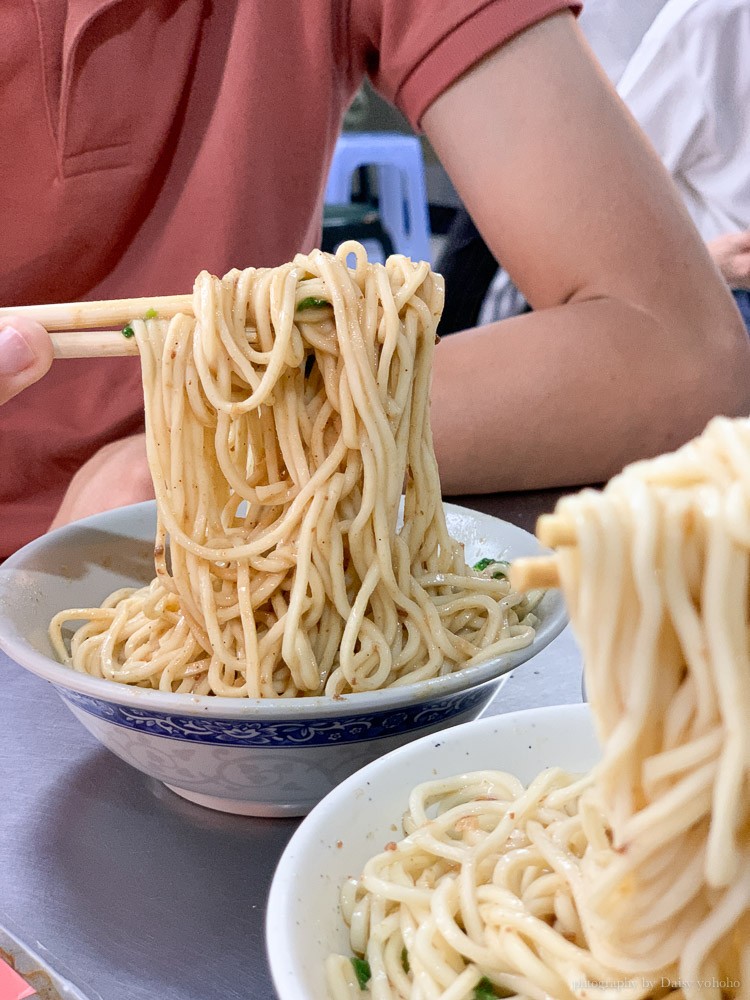 府前路無名陽春麵, 紅油抄手, 台南宵夜, 台南麵店, 台南中西區美食, 台南府前路意麵, 台南意麵, 府前路美食