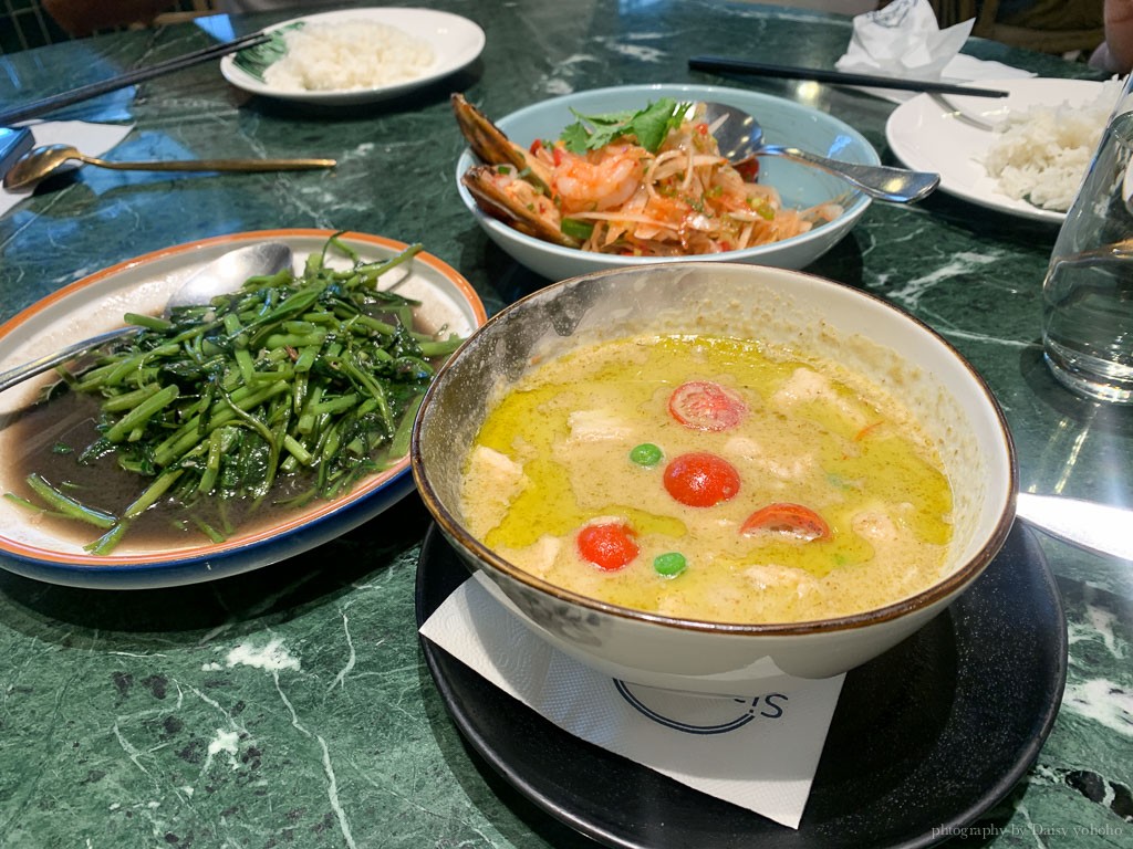 Siam Siam 泰式料理，南紡購物中心6F美食餐廳，裝潢美，餐點佳，服務…