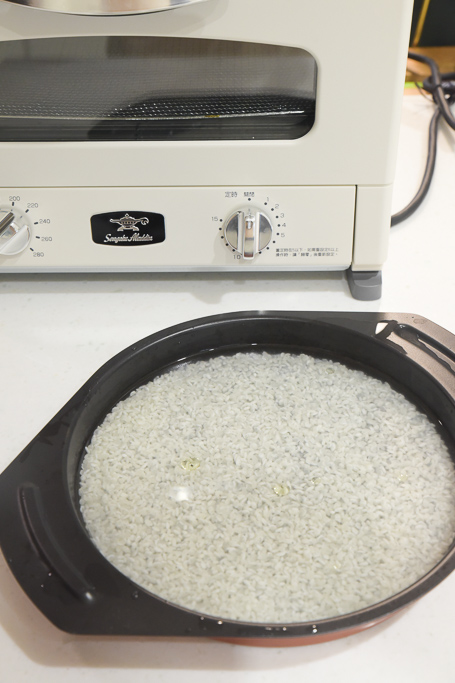 阿拉丁烤箱可以煮白飯嗎？煮出來的白飯好吃嗎？試煮過後，還是用電鍋煮好。