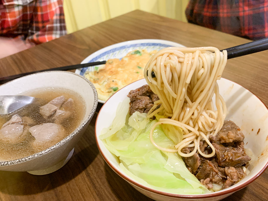 蘇牛肉湯 台南東區崇德路美味溫體牛，大推麻辣牛腩拌麵！！