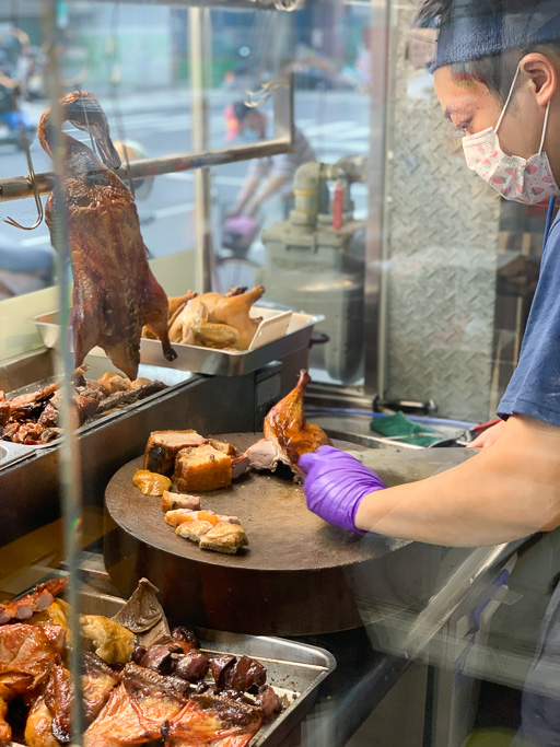 香港明記燒臘，台南市立醫院燒臘便當，三燒飯，燒肉、燒鴨還有燒肝。