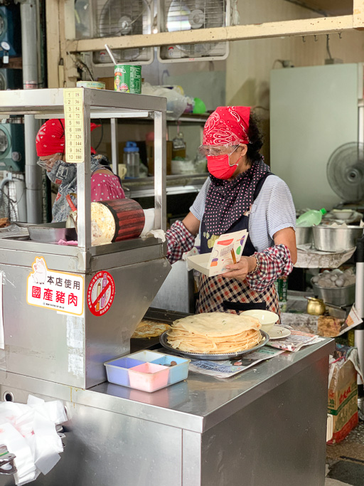 鹿港施 50 年蛋餅早餐店，不在鹿港，而是在嘉義西區的小巷弄中。