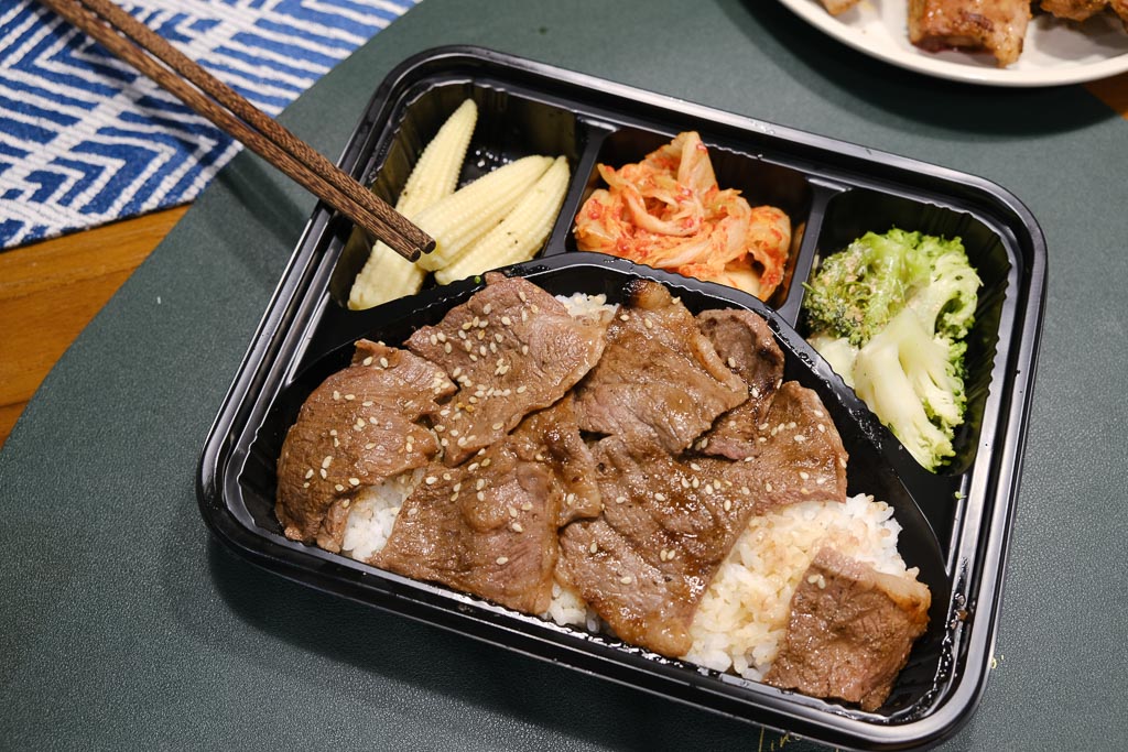 無邪燒肉，防疫餐盒 $50 元起！加牛肉、雞豬燒肉只要 $79 元