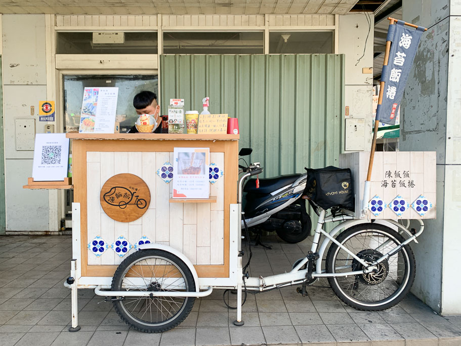 陳飯飯海苔飯捲，文青風小攤車，加飯免費！嘉義中正公園旁早餐車～