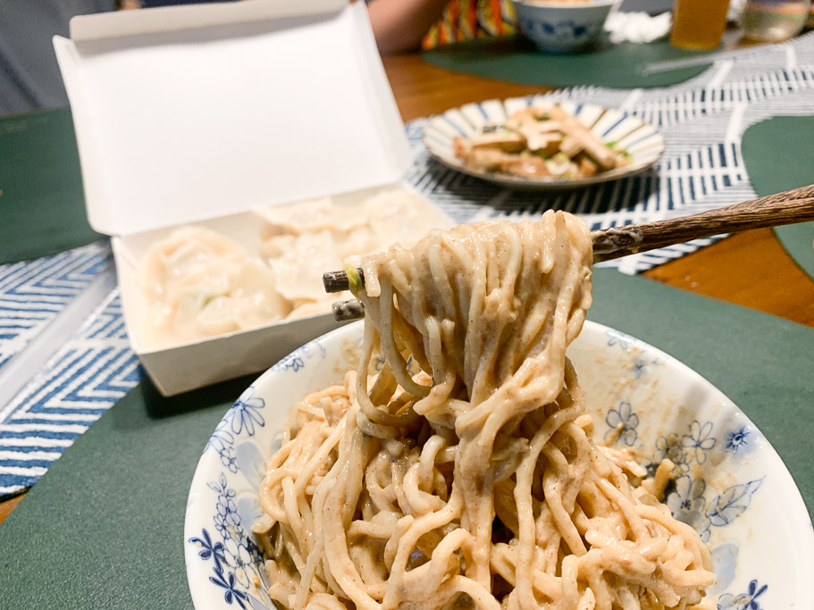 朗頡水餃，什麼？！現在還有一顆 3 塊的水餃？也太便宜！滷菜也超便宜！