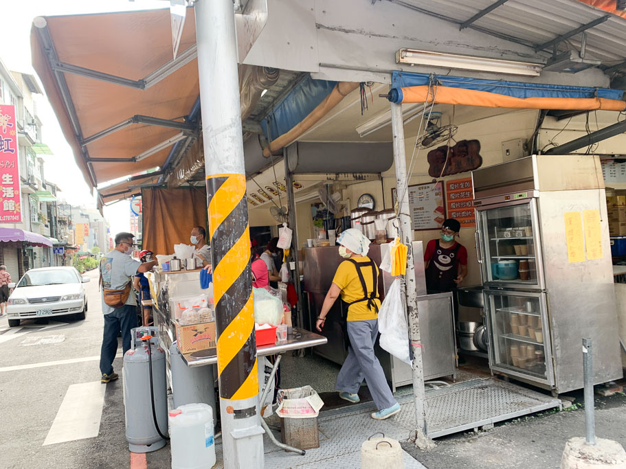 蔡阿姨早餐店，厚片全加再加煎肉片！嘉義在地人也在吃的早餐店。