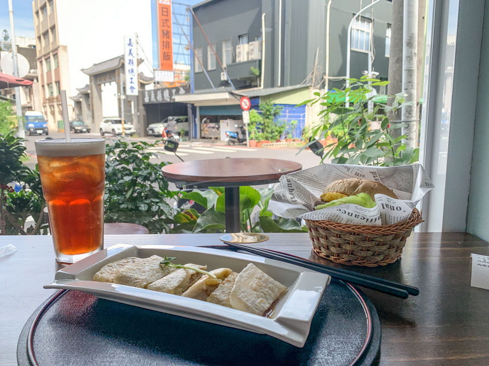 樸樂咖啡早午餐，嘉義新開連鎖早午餐店，民權路與成仁街轉角處。