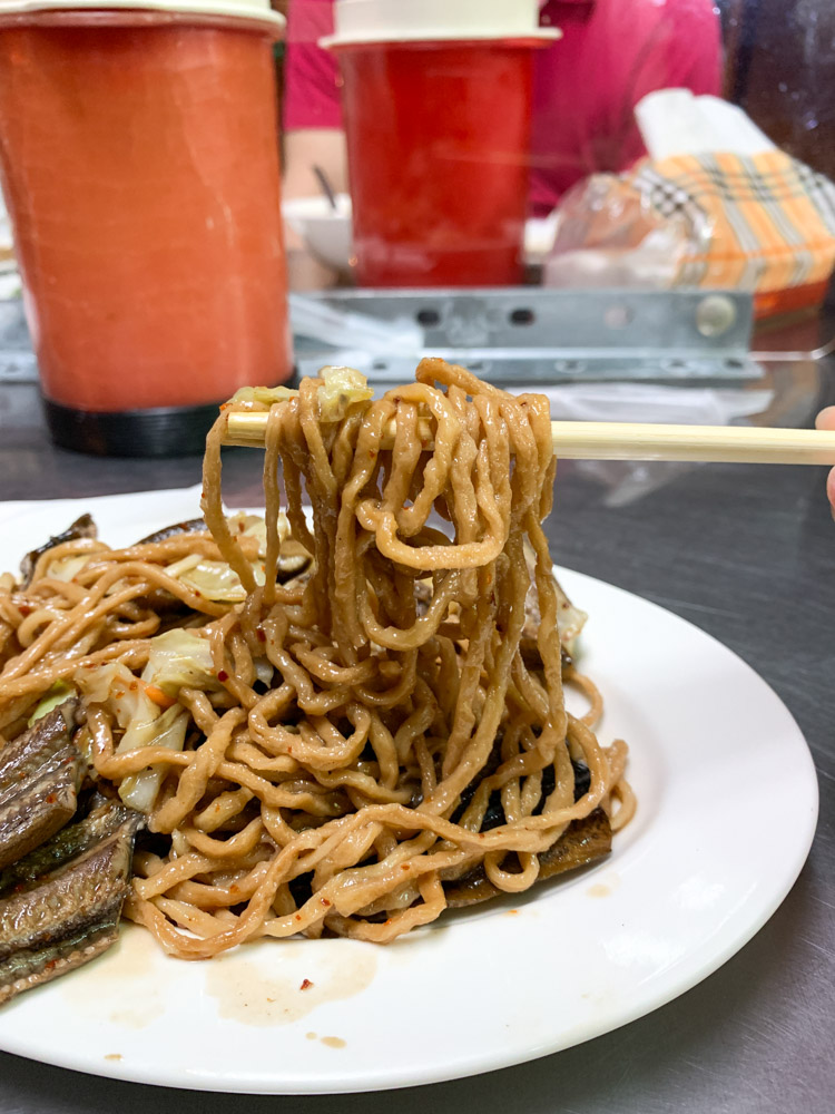 福來鱔魚意麵，大火爆炒的酸甜傳統小吃～台南裕農路宵夜美食，億哥牛肉湯旁