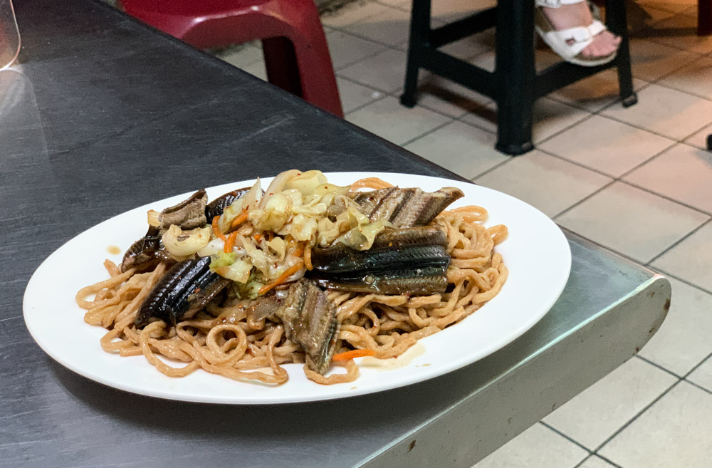 福來鱔魚意麵，大火爆炒的酸甜傳統小吃～台南裕農路宵夜美食，億哥牛肉湯旁