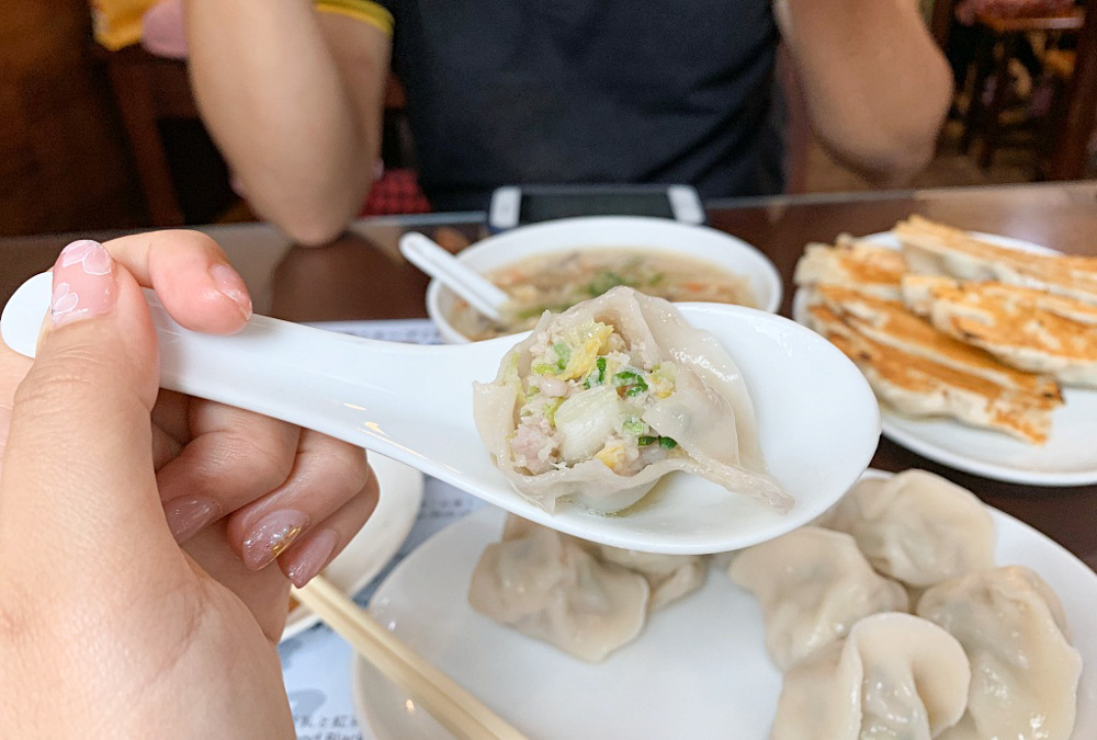 及品鍋貼水餃專賣店．皮Q餡多又多汁！士林美崙街人氣美食小吃