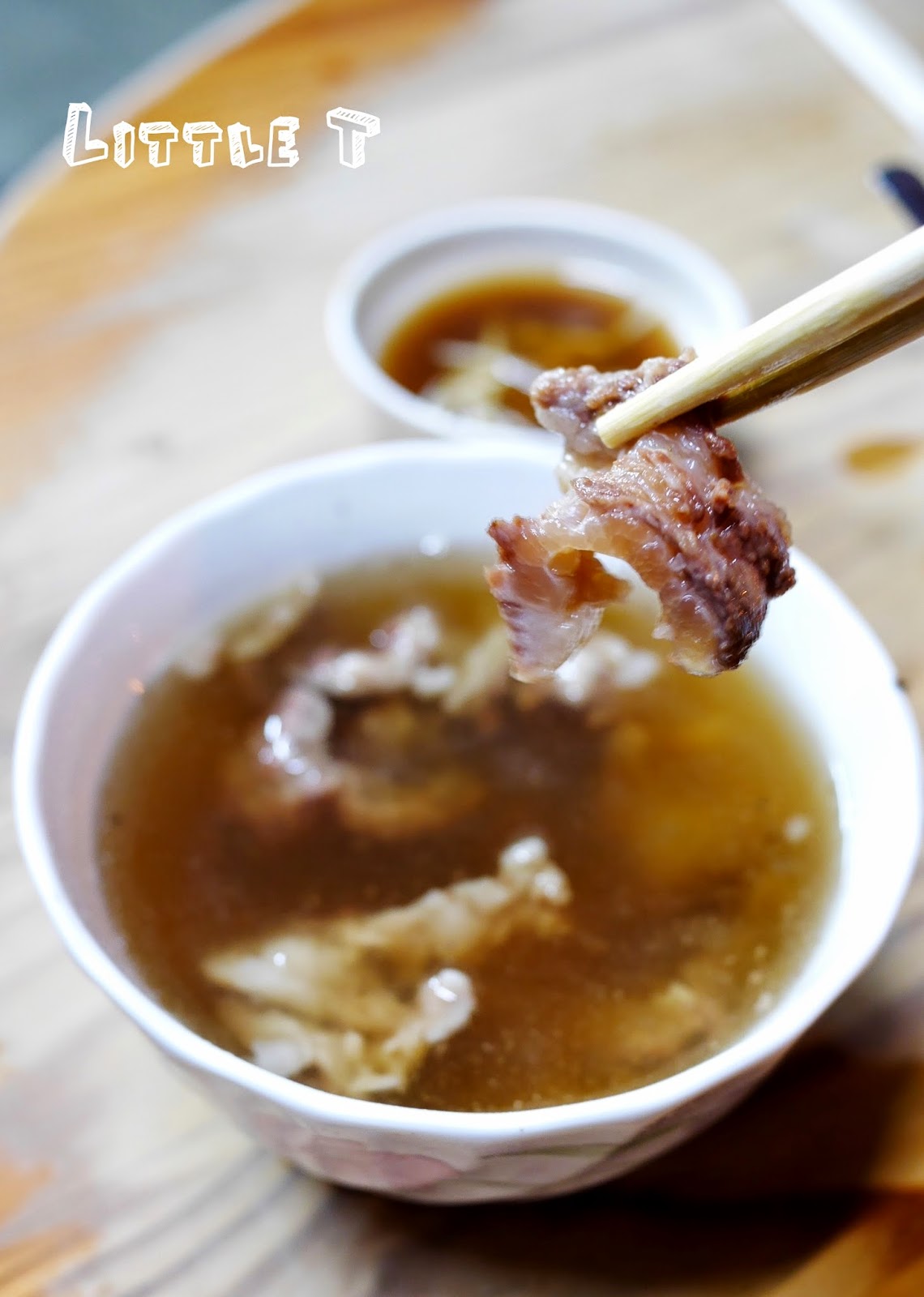 六千牛肉湯,台南凌晨四點半排隊才吃的到! 超人氣牛肉湯,超鮮甜啊! 六千牛肉湯,台南凌晨四點半排隊才吃的到! 超人氣牛肉湯,超鮮甜啊!
