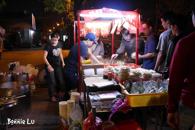 【台南‧東區】成大‧宵夜 小東路深夜食堂 "麻辣關東煮" 沾花生醬好好吃