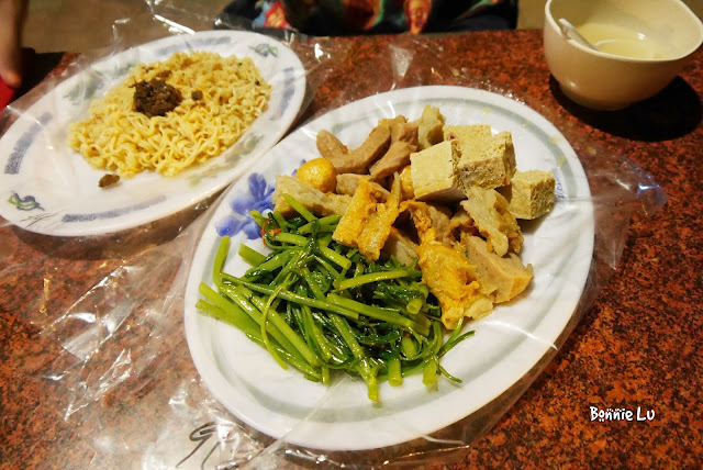 【台南‧東區】成大‧宵夜 小東路深夜食堂 "麻辣關東煮" 沾花生醬好好吃 【台南‧東區】成大‧宵夜 小東路深夜食堂 "麻辣關東煮" 沾花生醬好好吃