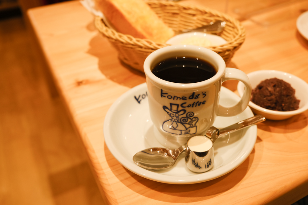 Komeda's Coffee, 客美多咖啡台北站前店, 台北車站早餐, 台北車站美食, 買飲料送早餐, 厚片吐司, 日本來台, 客美多咖啡菜單