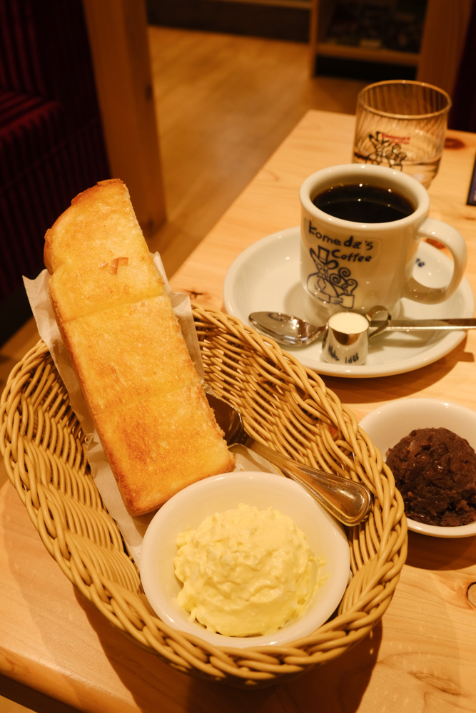 Komeda's Coffee, 客美多咖啡台北站前店, 台北車站早餐, 台北車站美食, 買飲料送早餐, 厚片吐司, 日本來台, 客美多咖啡菜單