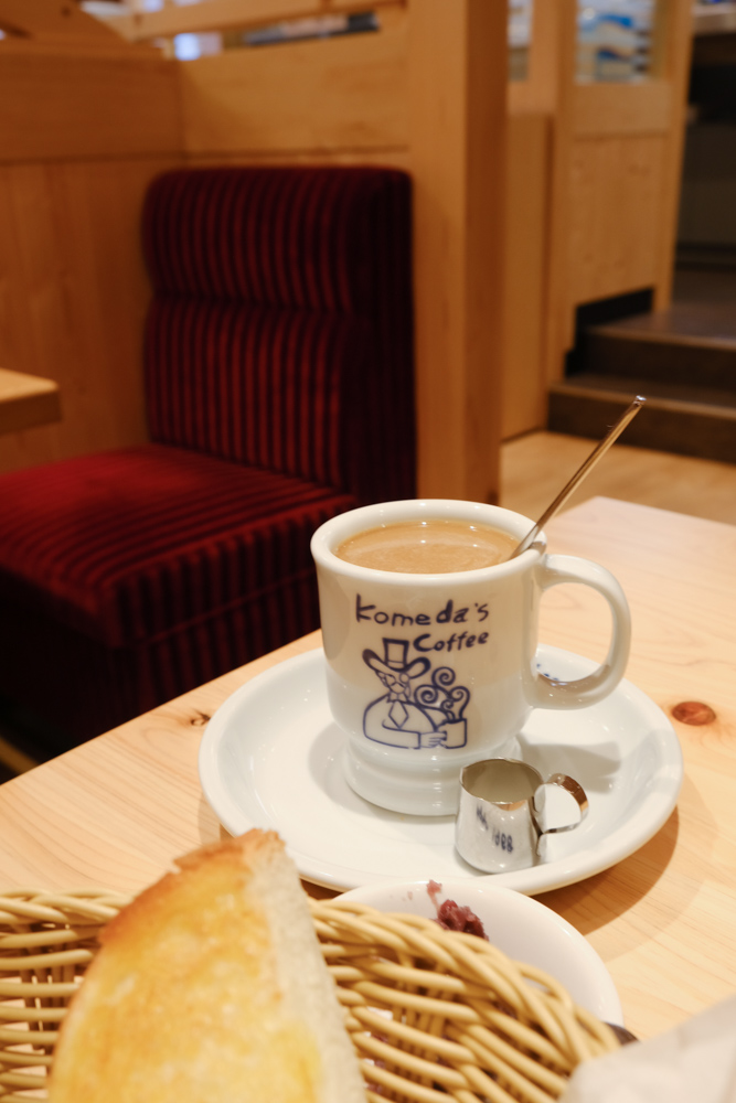 客美多咖啡 Komeda‘s Coffee 台北站前店，名古屋連鎖輕食咖啡廳，買咖啡送早餐
