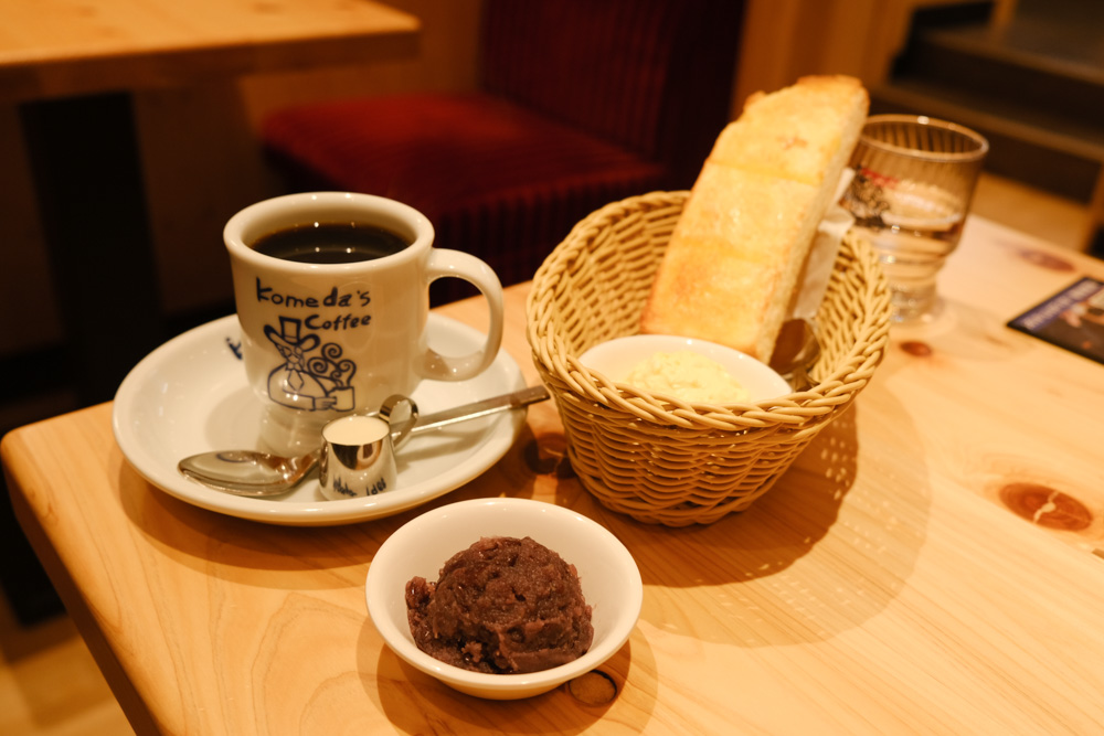 客美多咖啡 Komeda‘s Coffee 台北站前店，名古屋連鎖輕食咖啡廳，買咖啡送早餐