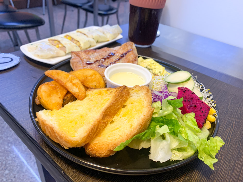 [食記] 嘉義 小飛象早午餐，免百元大份量早午餐