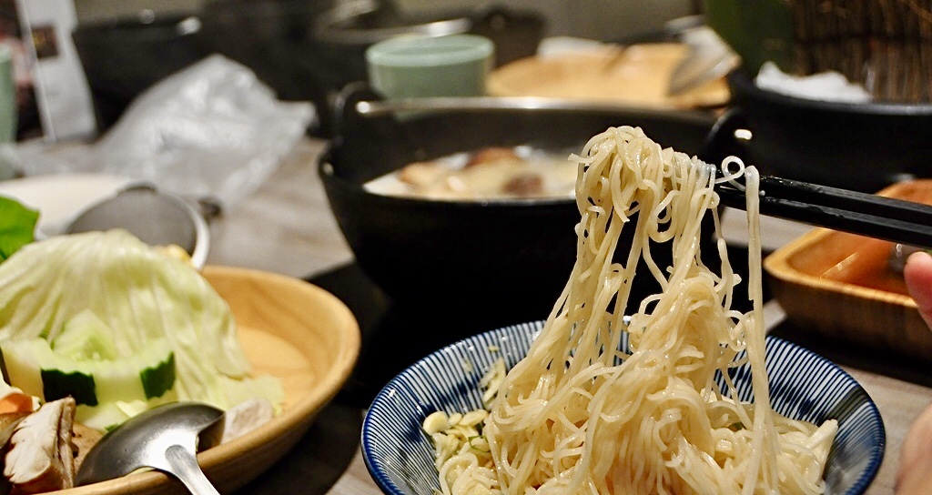 東海火鍋《論石間鍋物》古有華山論劍堂，今日東海“論石間”｜西屯中科火鍋推薦