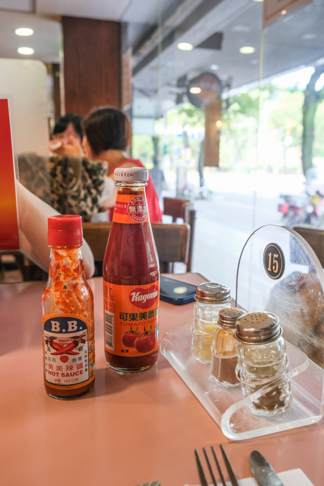 蘇阿姨比薩屋，被比薩耽誤的炸雞店，台北超高人氣老牌餐廳，生意超好！