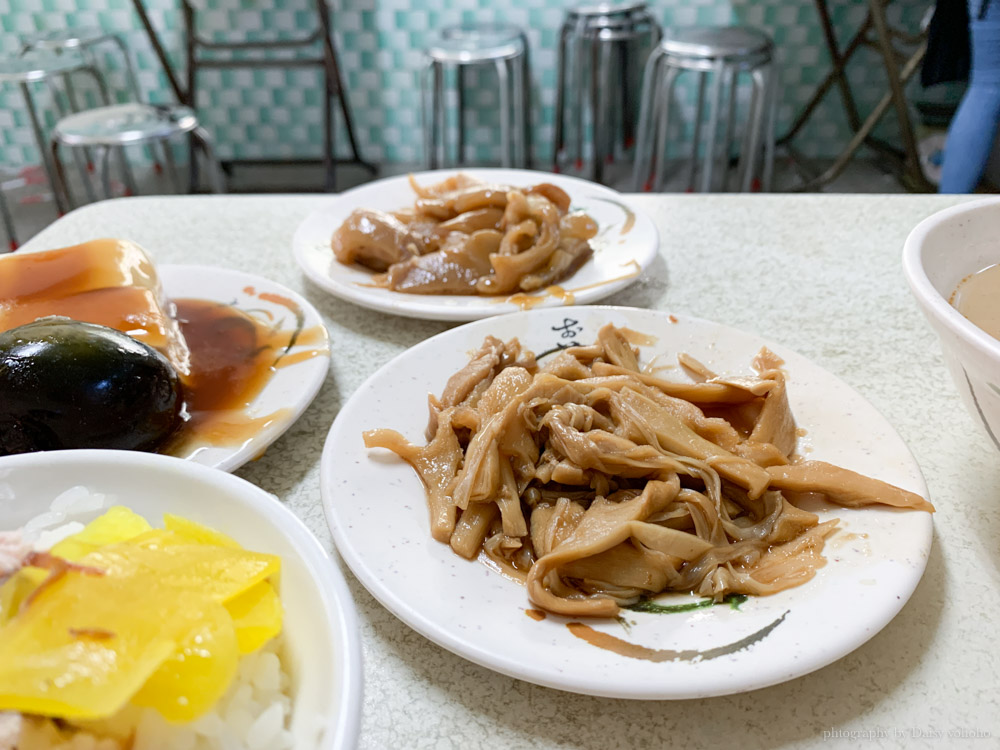 阿溪雞肉飯, 阿溪火雞肉飯, 嘉義仁愛路美食, 嘉義雞肉飯, 嘉義肉皮, 嘉義古早味, 嘉義早餐