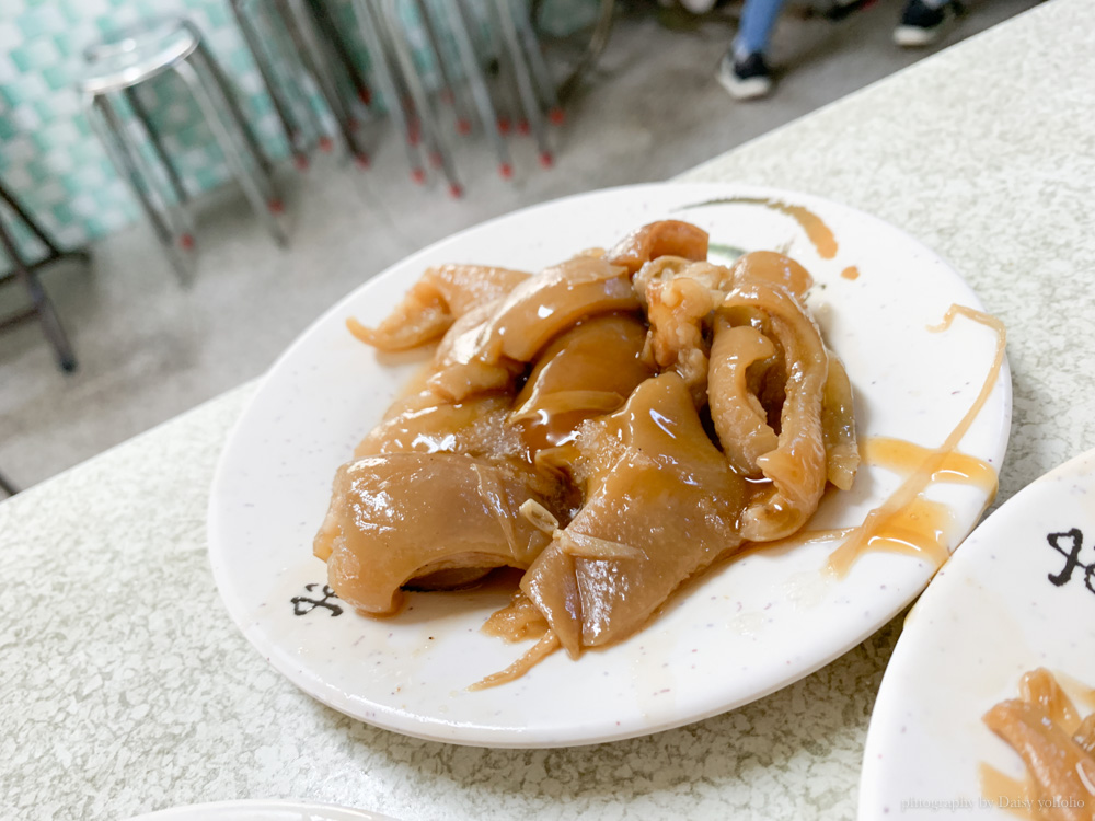 阿溪雞肉飯，5:30就開賣！早起才吃得到雞片飯＋半熟鴨蛋，便宜好吃！