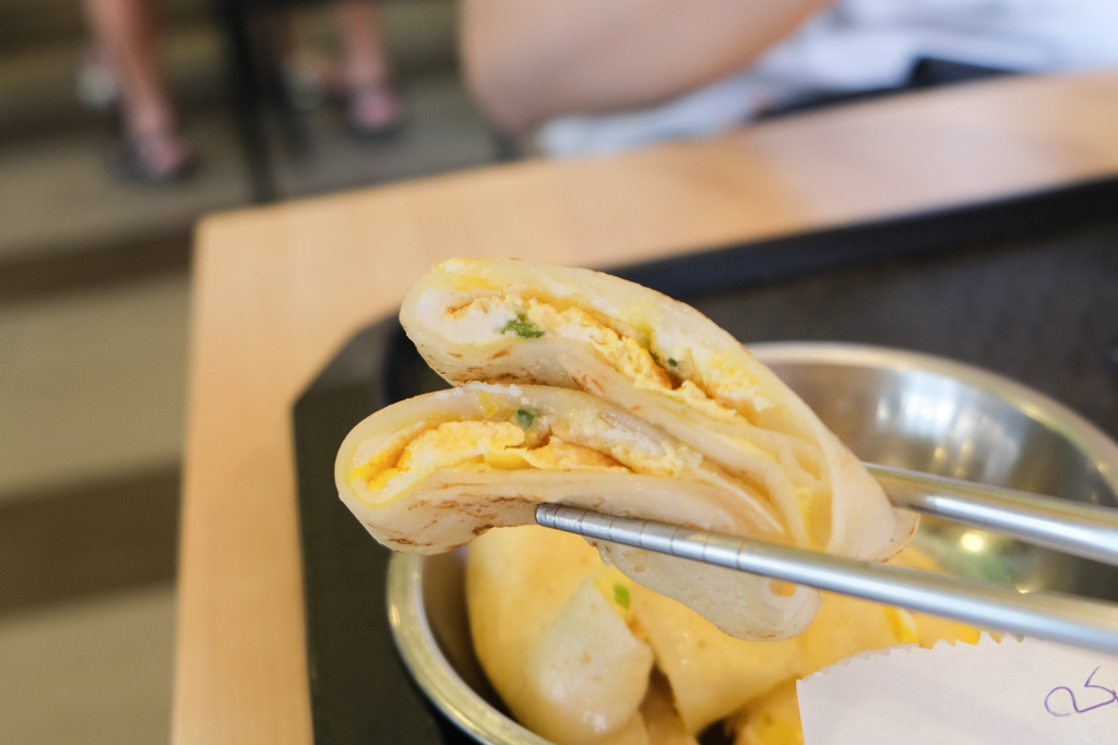 阜杭豆漿，台北米其林必比登推薦早餐店，真的好吃嗎？厚燒餅、蛋餅、鹹飯糰