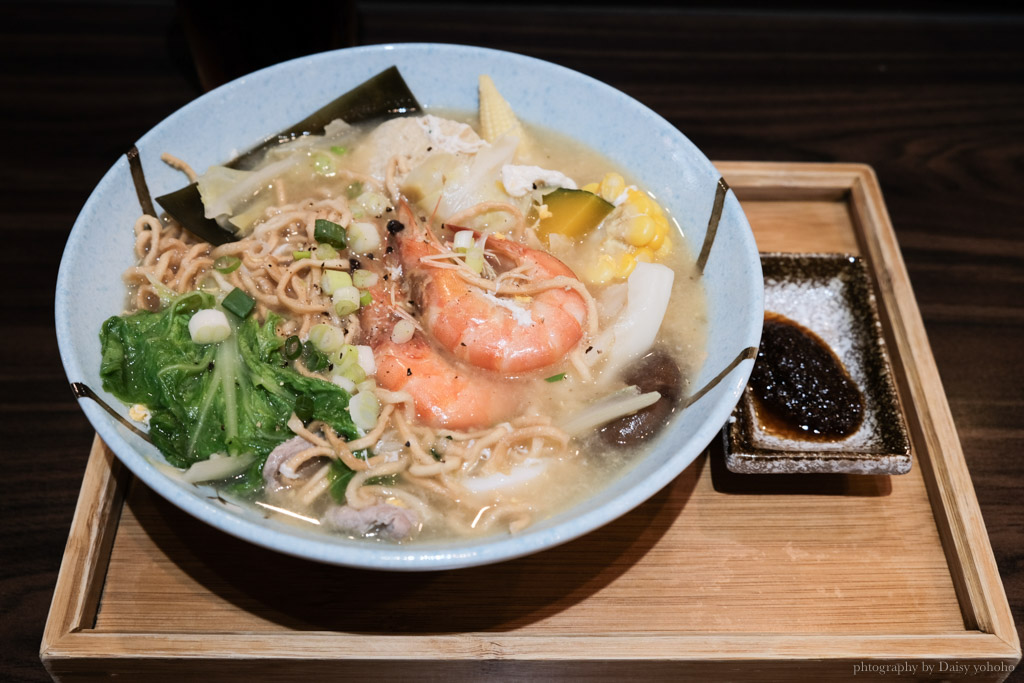 泥妮鍋燒意麵 neenee noodles，鍋燒意麵也走文青路線！牛肉咖哩飯也好好吃～