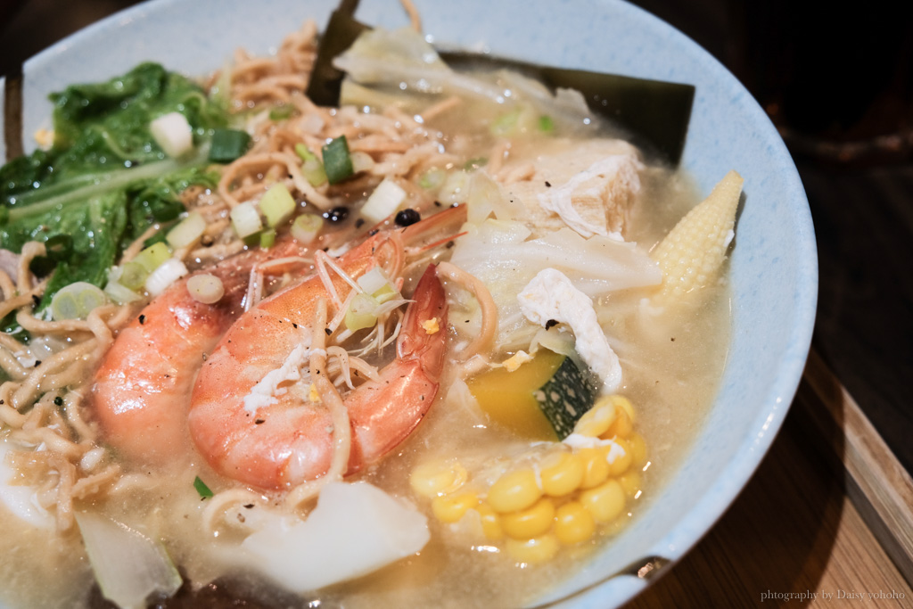 泥妮鍋燒意麵 neenee noodles，走文青路線的鍋燒意麵！牛肉咖哩飯也好好吃～