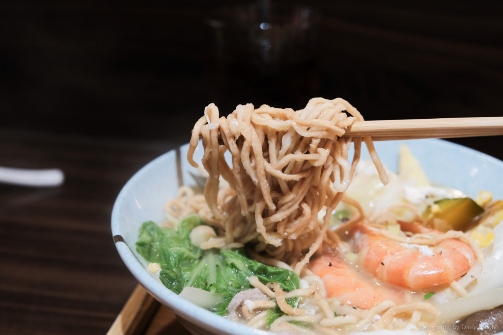 泥妮鍋燒意麵 neenee noodles，走文青路線的鍋燒意麵！牛肉咖哩飯也好好吃～