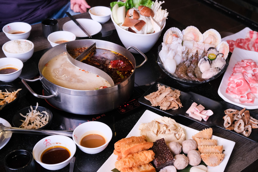 老四川巴蜀麻辣燙 台南東寧店,麻辣鴨血、麻辣豆腐鍋底吃到飽!紅白湯都有! 老四川巴蜀麻辣燙 台南東寧店,麻辣鴨血、麻辣豆腐鍋底吃到飽!紅白湯都有!