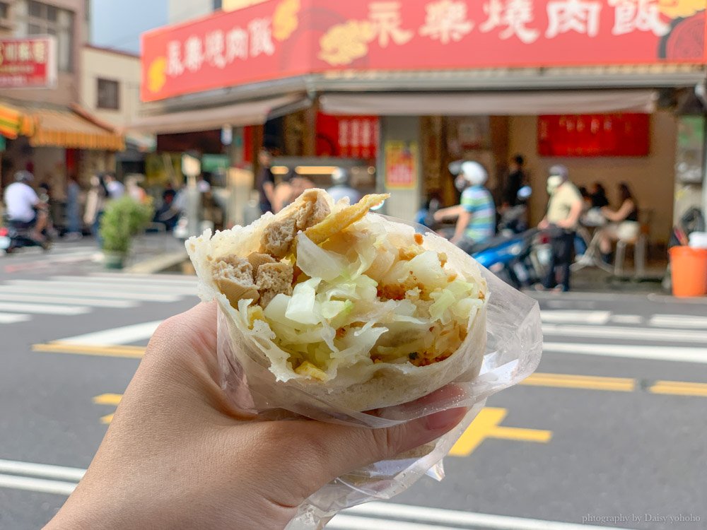 金得春捲，台南國華街古早味手工潤餅，65年的老字號美食小吃，餡料超級多！