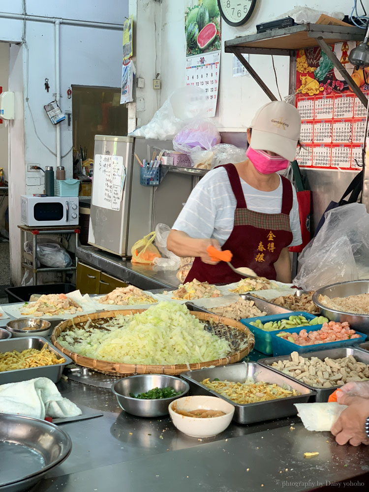 金得春捲，台南國華街古早味手工潤餅，65年的老字號美食小吃，餡料超級多！