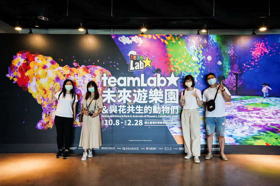 台北teamLab《未來遊樂園＆與花共生的動物們》拍照背板