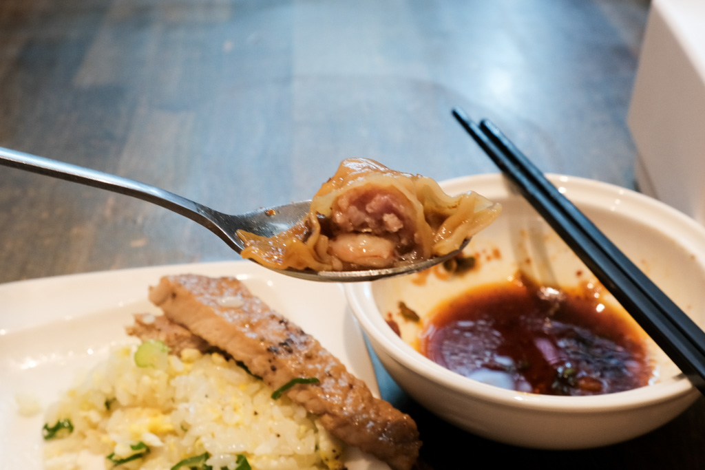 五草車中華麵食館，永和平價版鼎泰豐！鼎泰豐的 75 折，燒椒皮蛋必點！