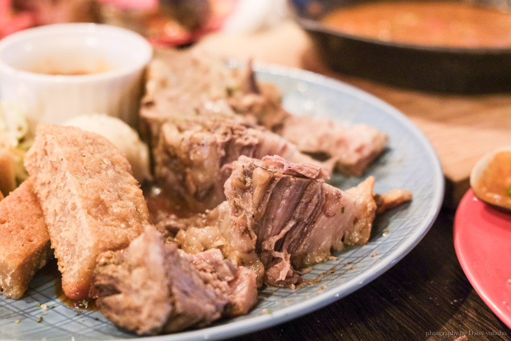 ABV美式餐酒館，東區美式鄉村菜餐廳，烤牛胸肉入口即化！適合多人聚餐