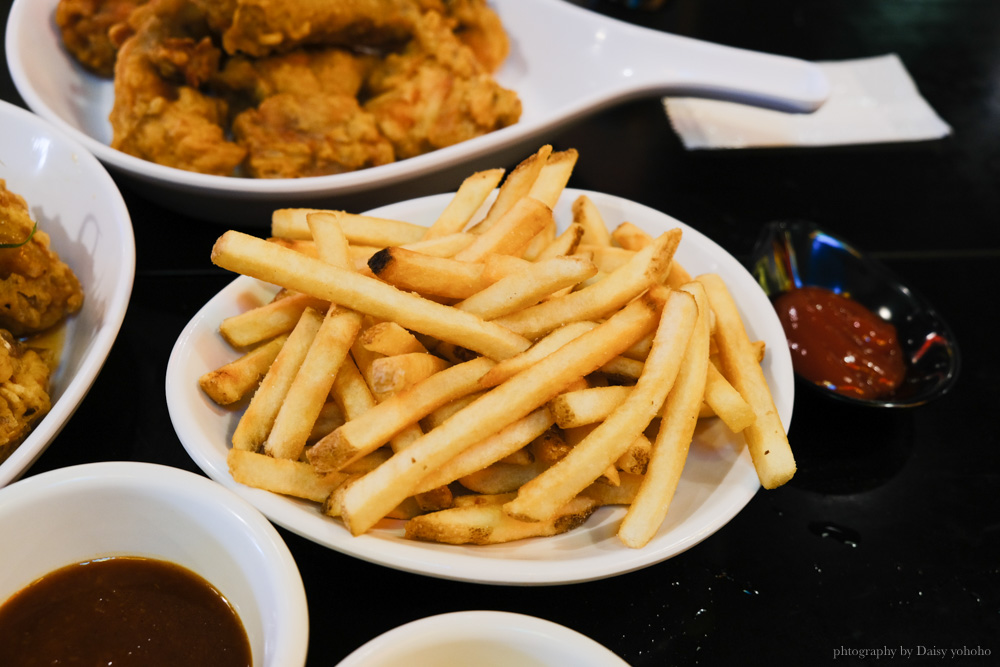 起家雞韓式炸雞-高雄裕誠店，首推去骨頂級洋釀炸雞～鮮嫩多汁外酥脆！