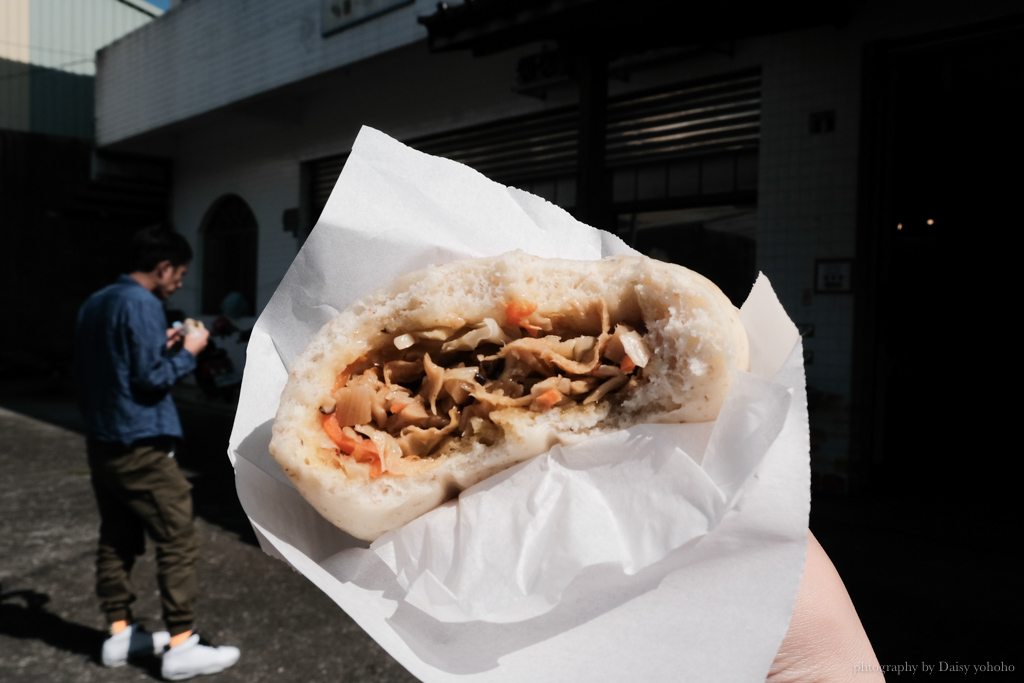 冒煙的饅頭店，水里手工饅頭，灶火柴燒、老麵發酵，白饅頭意外最好吃！