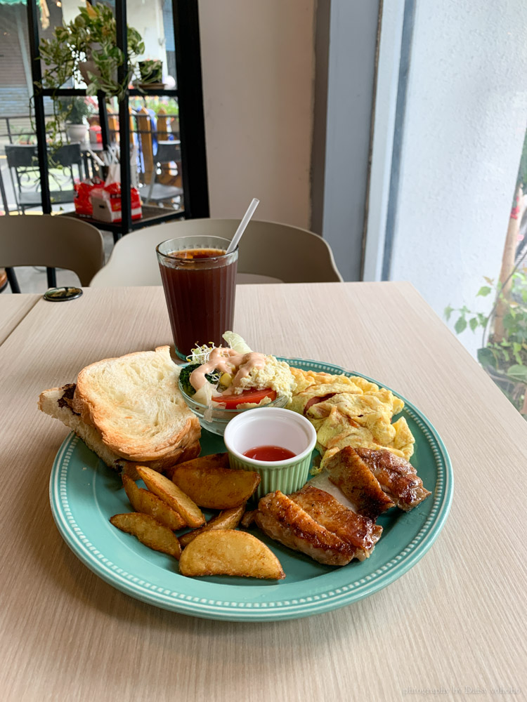 Yolk Brunch 悠刻早午餐，嘉義吳鳳北路早午餐拼盤，大份量吃飽飽！生意超好