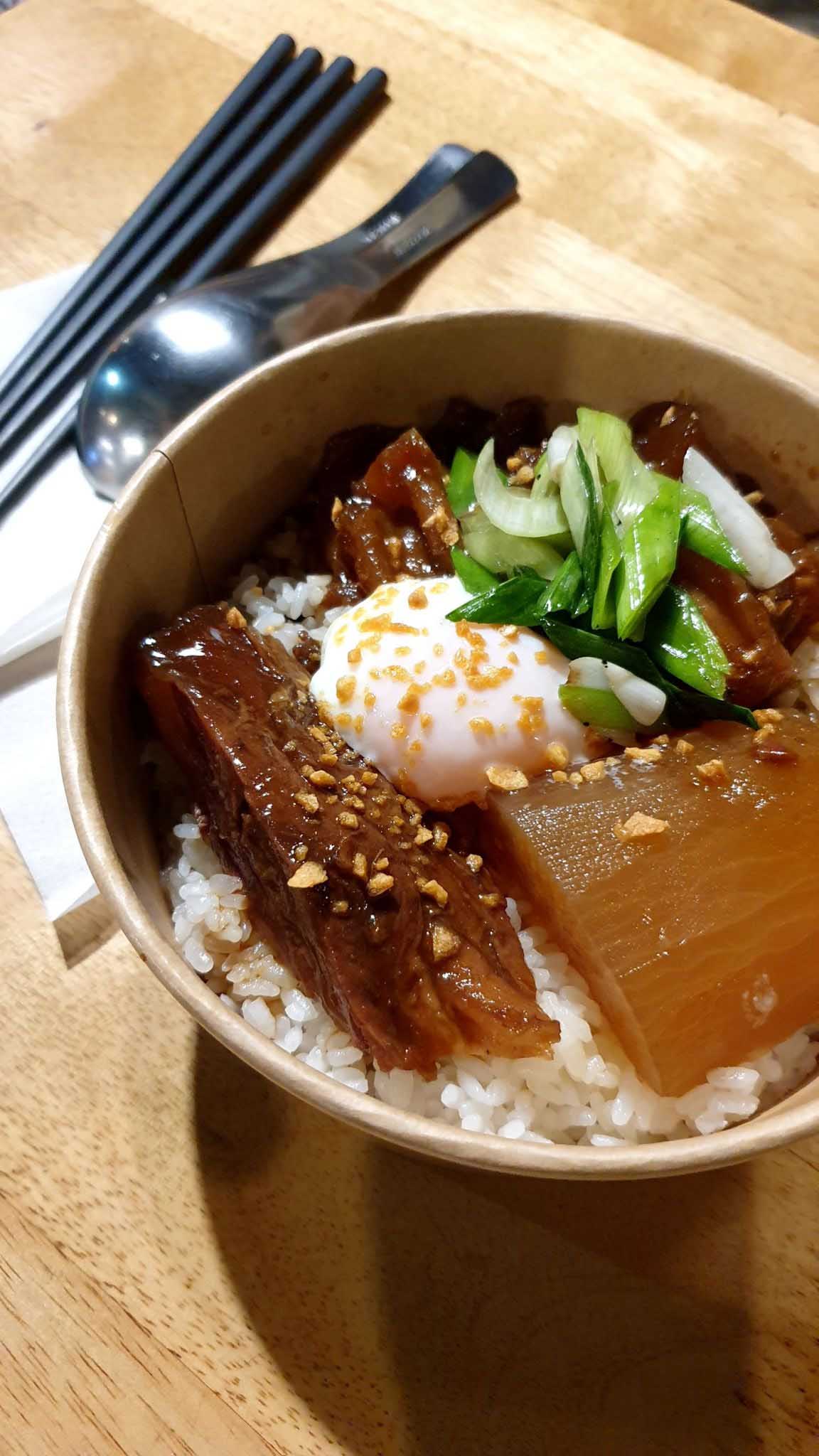 台中草悟道美食 |  TAKU 牛丼專賣店，老房子新故事 | 隱身巷弄的丼飯食堂