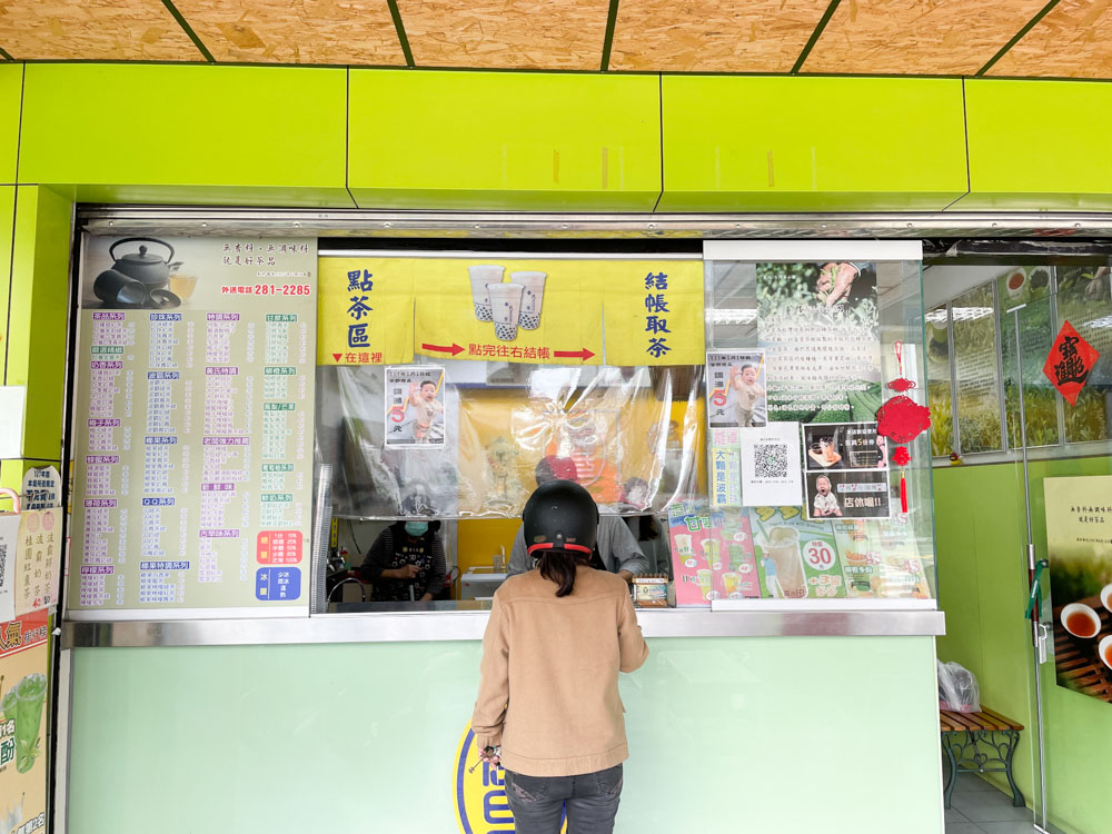 黃氏波霸奶茶專賣店，台南北區在地飲料店，招牌金萱茶＆波霸奶茶