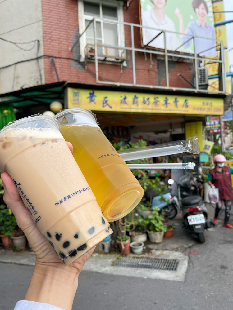 黃氏波霸奶茶專賣店，台南北區在地飲料店，招牌金萱茶＆波霸奶茶