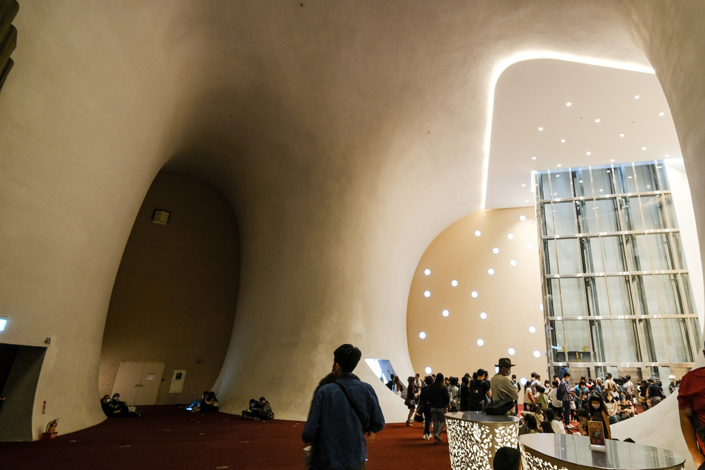 臺中歌劇院, 台中景點, 台中特色建築, 台中國家歌劇院水舞, 臺中歌劇院空中花園, 台中歌劇院餐廳咖啡廳