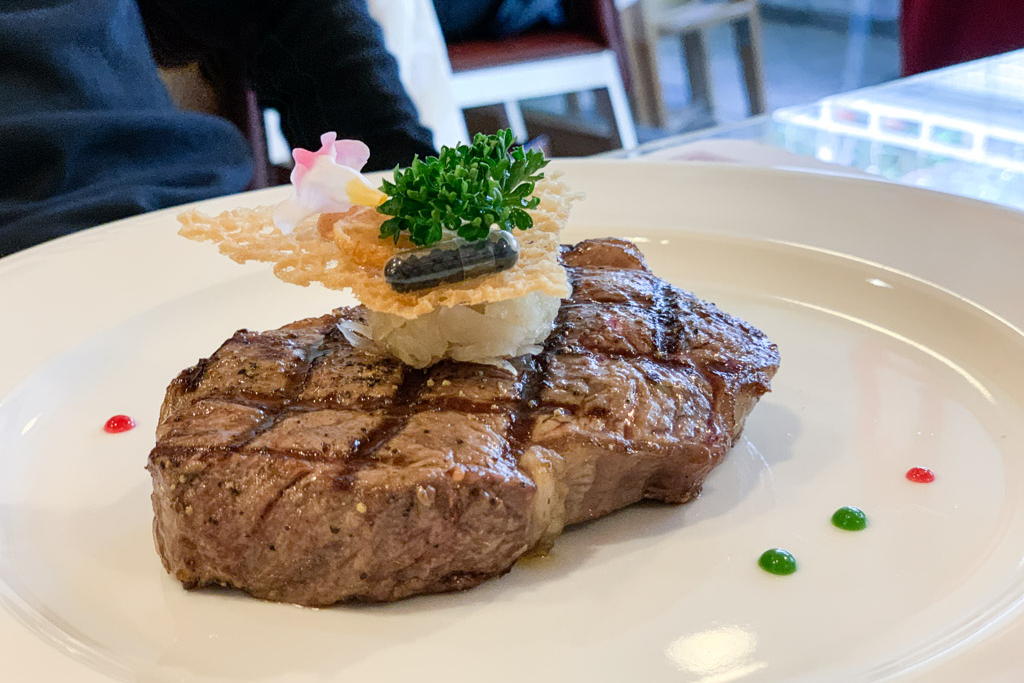 [食記] 台南 歐納牛排館 老字號西餐廳