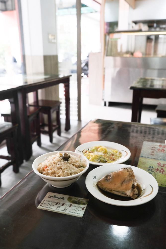 萬伯鹹粥, 蝦仁肉絲飯, 魯虱目魚頭, 台南鹹粥, 台南蝦仁飯