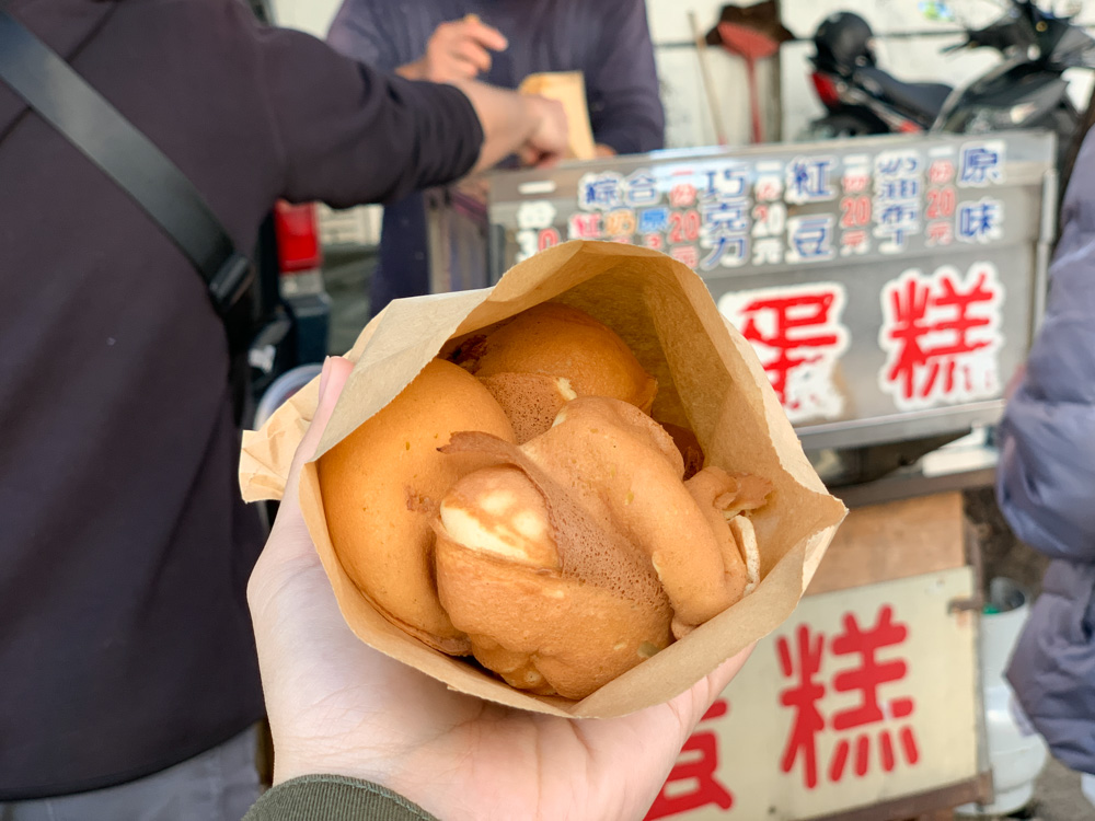 台南東區崇明路「一品德雞蛋糕」聾啞夫婦賣的雞蛋糕、車輪餅、蔥肉餅