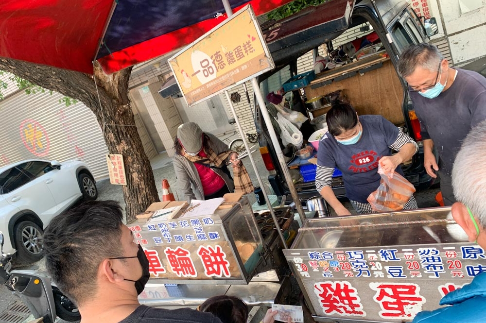 一品德雞蛋糕, 聾啞夫婦雞蛋糕, 台南東區美食, 台南東區小吃, 台南雞蛋糕, 崇明路雞蛋糕, 蔥肉餅, 車輪餅, 聾啞夫妻紅豆餅