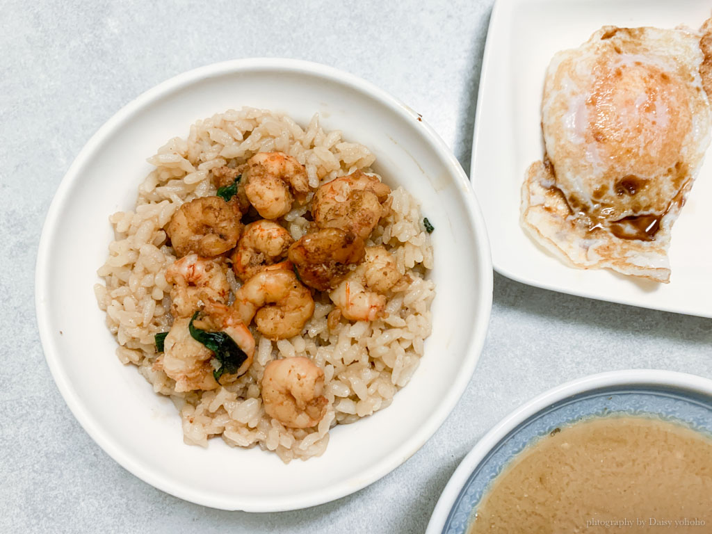 矮仔成蝦仁飯，府城傳承四代的近百年美食，加顆鴨蛋更好吃，只是有點貴。