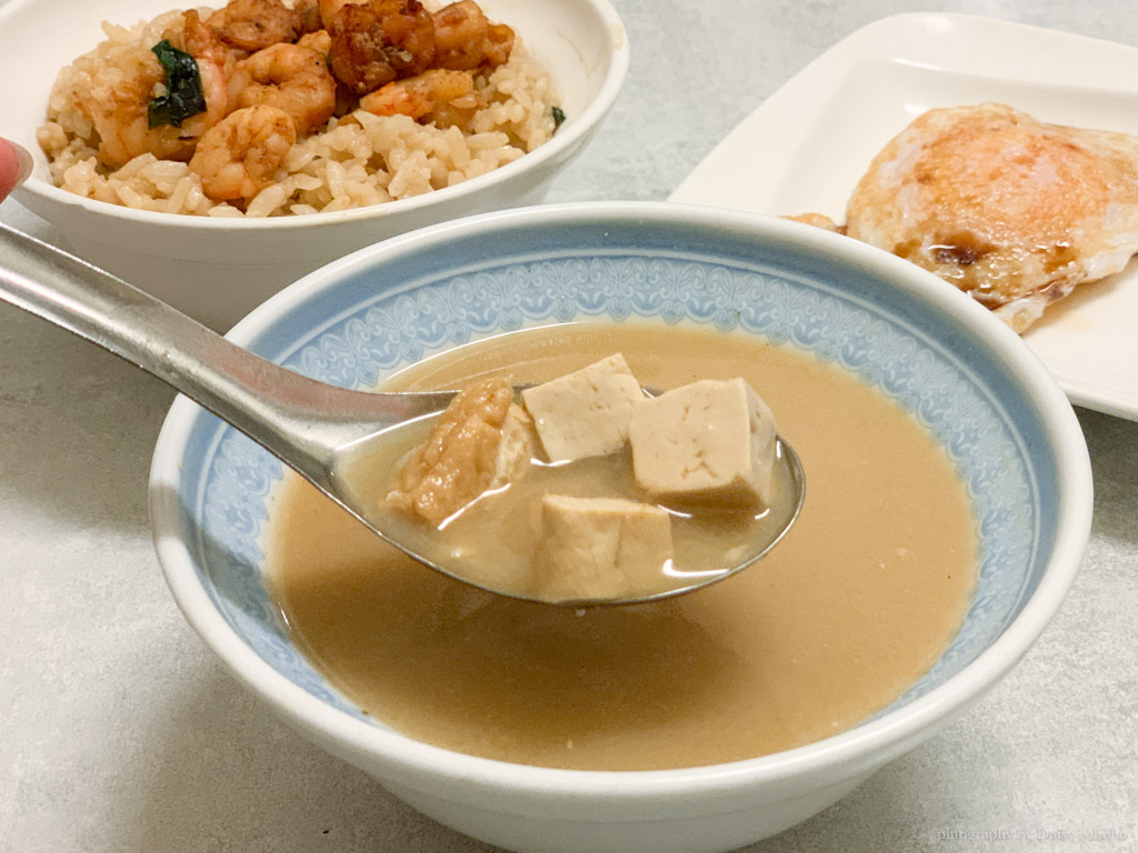 矮仔成蝦仁飯，府城傳承四代的近百年美食，加顆鴨蛋更好吃，只是有點貴。