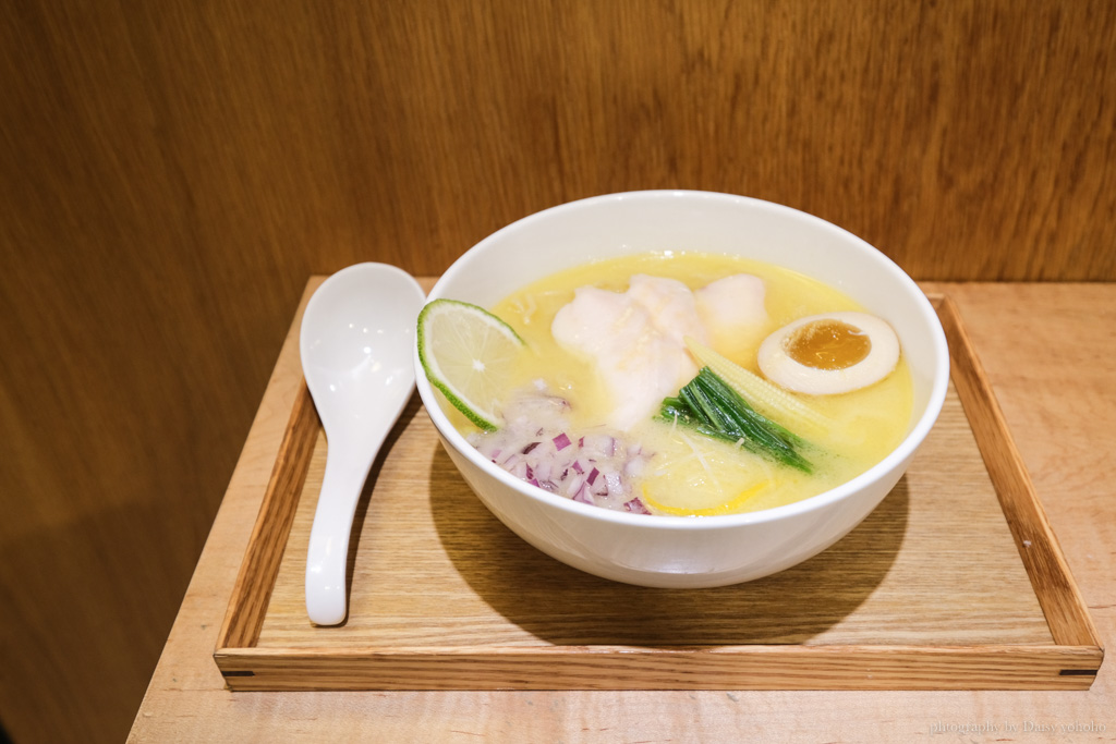 白露拉麵 bailu ramen，全台最有氣質的拉麵店，日系文青感的純粹雞白湯。